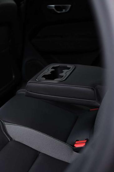 Volvo XC60 B5 AWD — photo 34