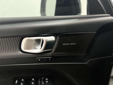 Volvo XC40 B3 — photo 13