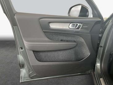 Volvo XC40 B3 — photo 18