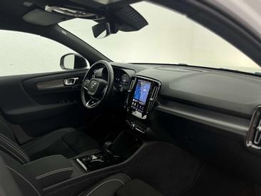 Volvo XC40 B3 — photo 18