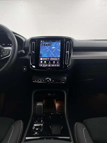 Volvo XC40 B3 — photo 19
