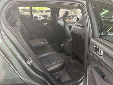 Volvo XC40 B3 — photo 20