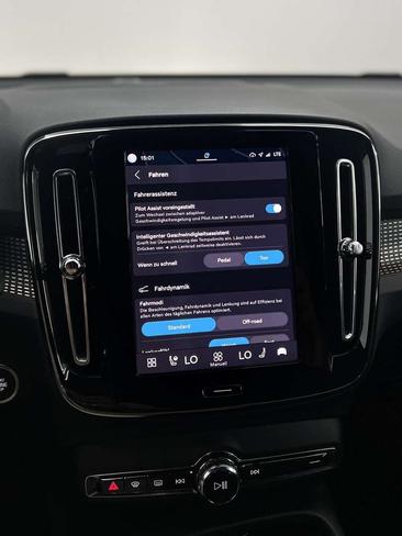 Volvo XC40 B3 — photo 23