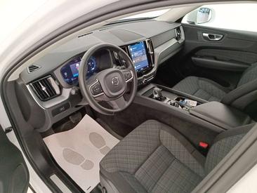Volvo XC60 B4 — photo 11