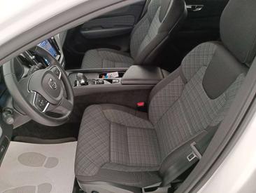 Volvo XC60 B4 — photo 12