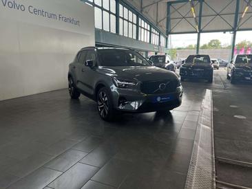 Volvo XC40 B3 — photo 28