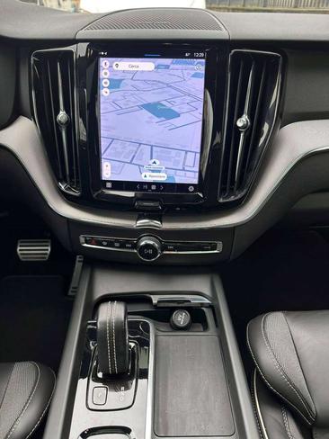 Volvo XC60 B5 — photo 11