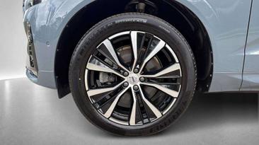 Volvo XC60 B4 — photo 8