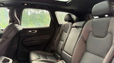 Volvo XC60 B4 — photo 12