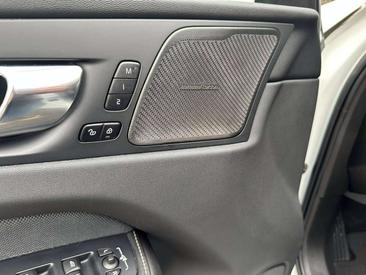 Volvo XC60 B5 — photo 20