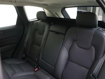 Volvo XC60 B5 — photo 7
