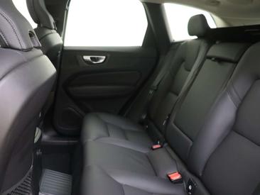 Volvo XC60 B5 — photo 8