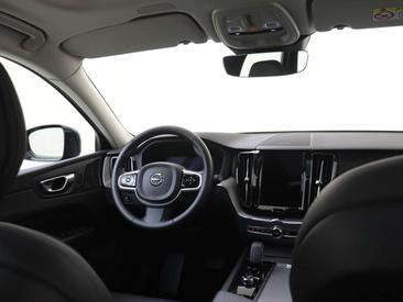 Volvo XC60 B5 — photo 10