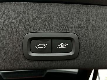 Volvo XC40 B3 — photo 11