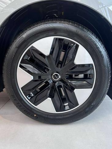 Volvo EX30 — photo 9