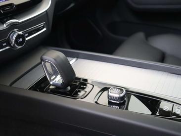 Volvo XC60 B5 — photo 20