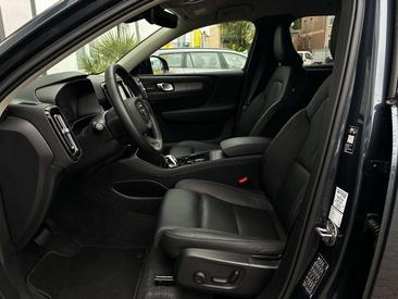 Volvo XC40 B3 — photo 15