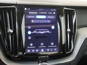 Volvo XC60 B5 — photo 28