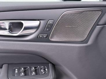 Volvo XC60 T8 Recharge AWD — photo 13
