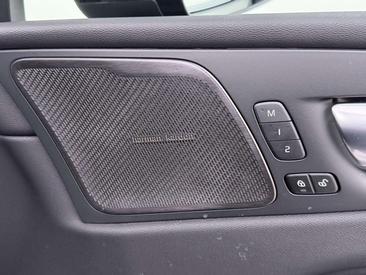 Volvo XC60 T8 Recharge AWD — photo 23