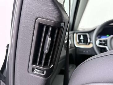 Volvo XC60 T8 Recharge AWD — photo 41