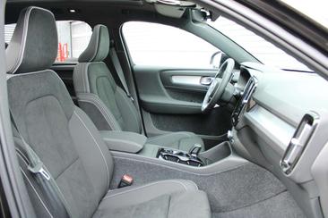 Volvo XC40 B4 — photo 2