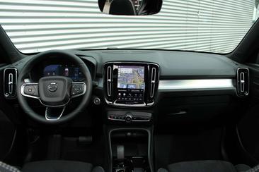 Volvo XC40 B4 — photo 3