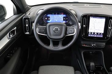 Volvo XC40 B4 — photo 2