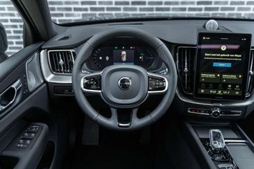 Volvo XC60 Dual Motor Extended Range — photo 13