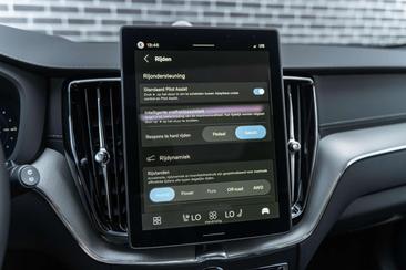 Volvo XC60 Dual Motor Extended Range — photo 19