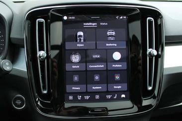 Volvo XC40 B4 — photo 22