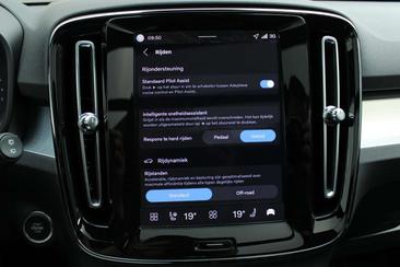 Volvo XC40 B4 — photo 23
