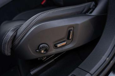 Volvo XC60 Dual Motor Extended Range — photo 33