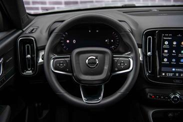 Volvo XC40 B4 — photo 3