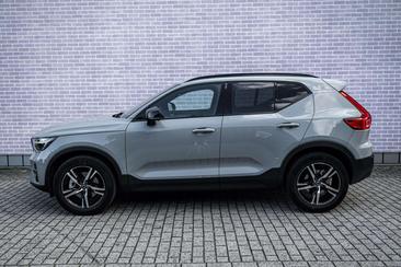 Volvo XC40 B4 — photo 2