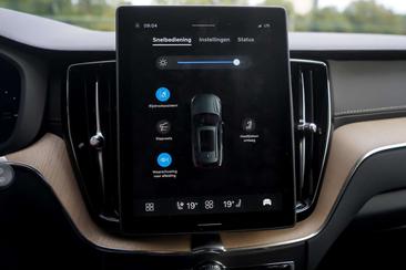 Volvo XC60 T6 Recharge AWD — photo 10