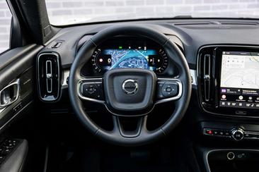Volvo XC40 B4 — photo 3