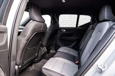 Volvo XC40 B4 — photo 6