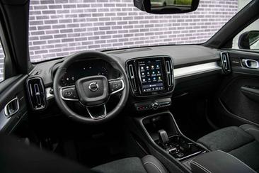 Volvo XC40 B4 — photo 10
