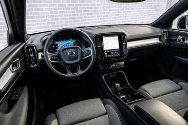 Volvo XC40 B4 — photo 9