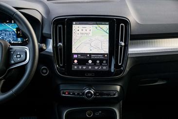 Volvo XC40 B4 — photo 10