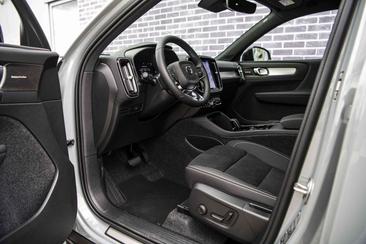 Volvo XC40 B4 — photo 16