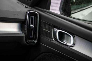 Volvo XC40 B4 — photo 17