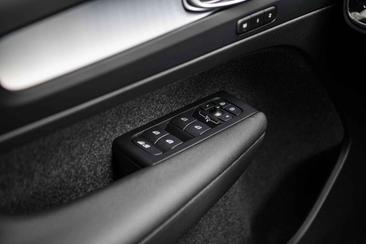 Volvo XC40 B4 — photo 18