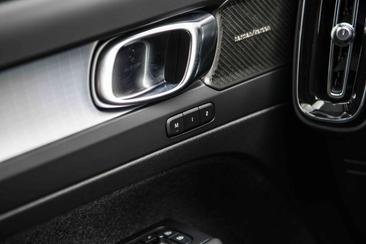 Volvo XC40 B4 — photo 19