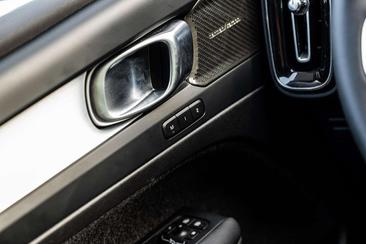 Volvo XC40 B4 — photo 22