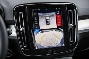 Volvo XC40 B4 — photo 23