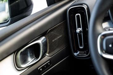 Volvo XC40 B4 — photo 23