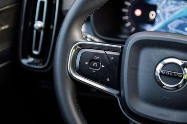 Volvo XC40 B4 — photo 24