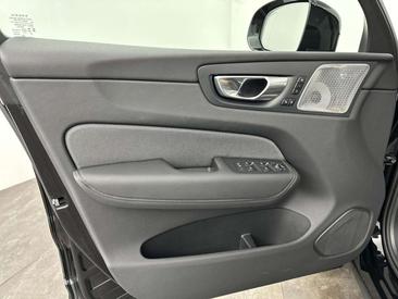 Volvo XC60 B6 AWD — photo 14
